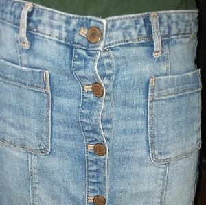 L.O.G.G. button front denim skirt. Size 6.